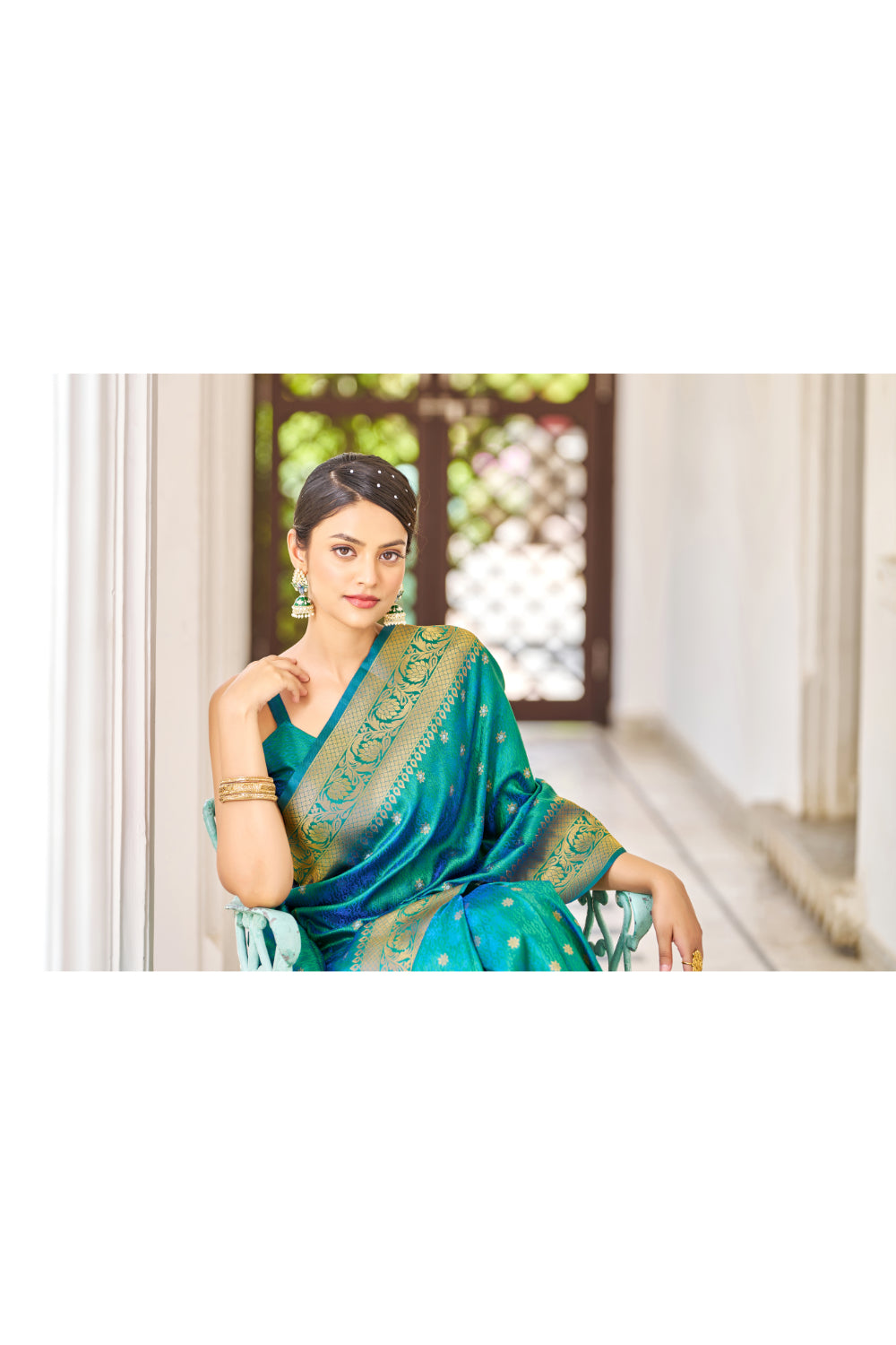Beautiful Forest Green Kanjivaram Silk Saree With Zari Weaving