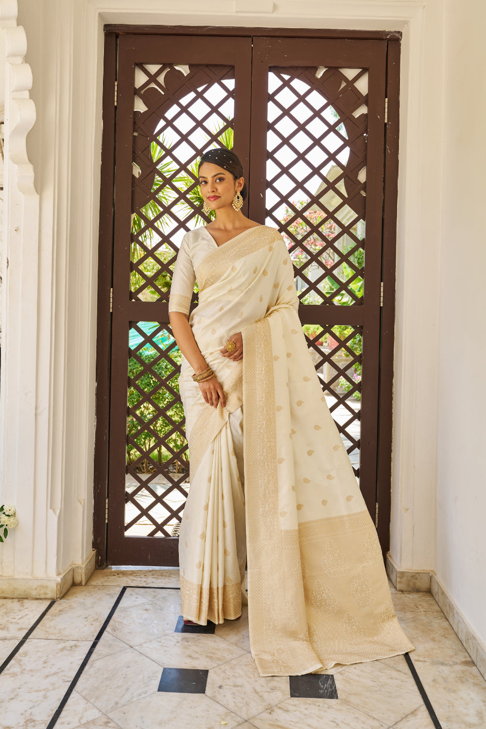 Beautiful Off White Kanjivaram Silk Saree With Zari Weaving