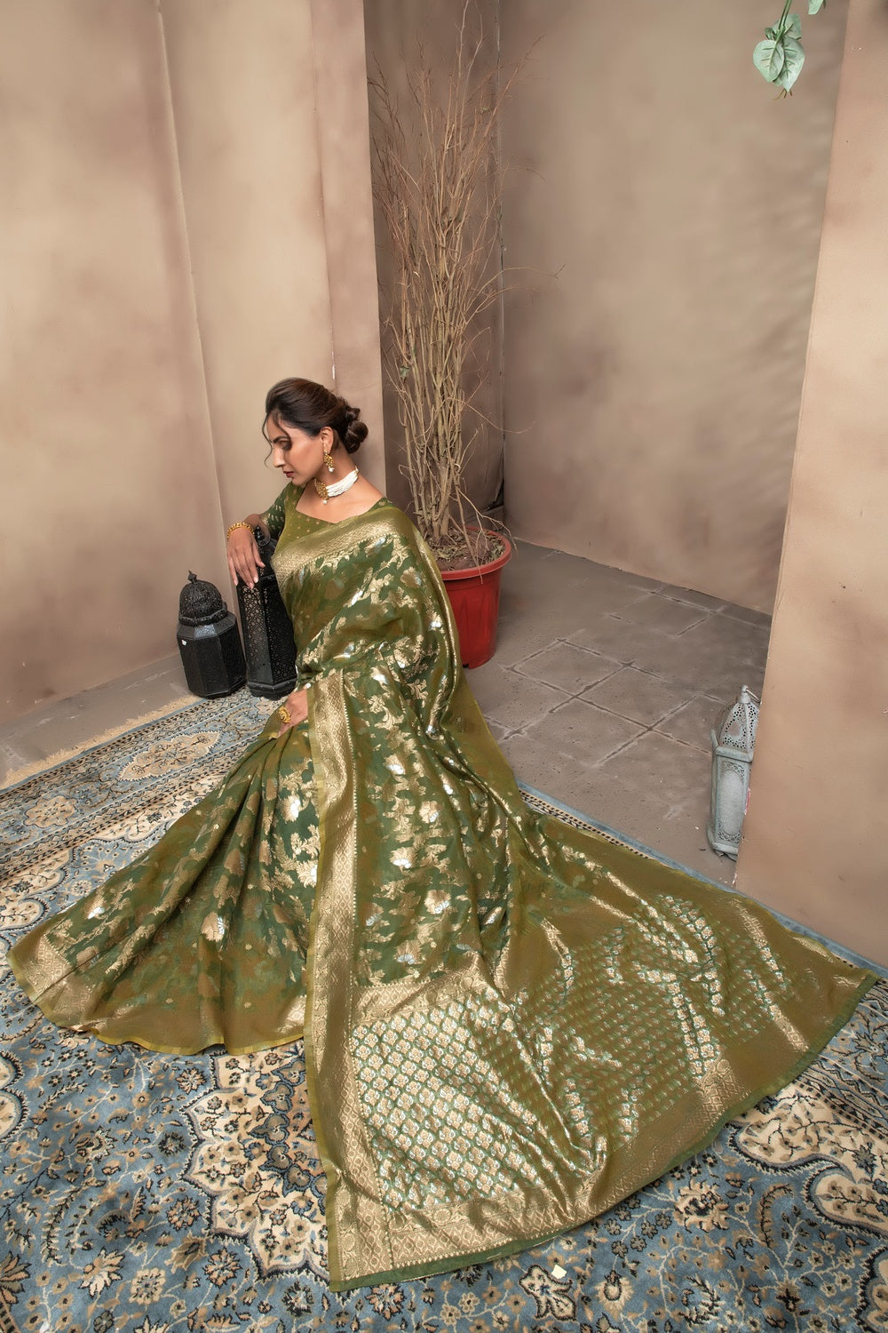 Mahendi Green Cotton Saree With Zari Weaving Work