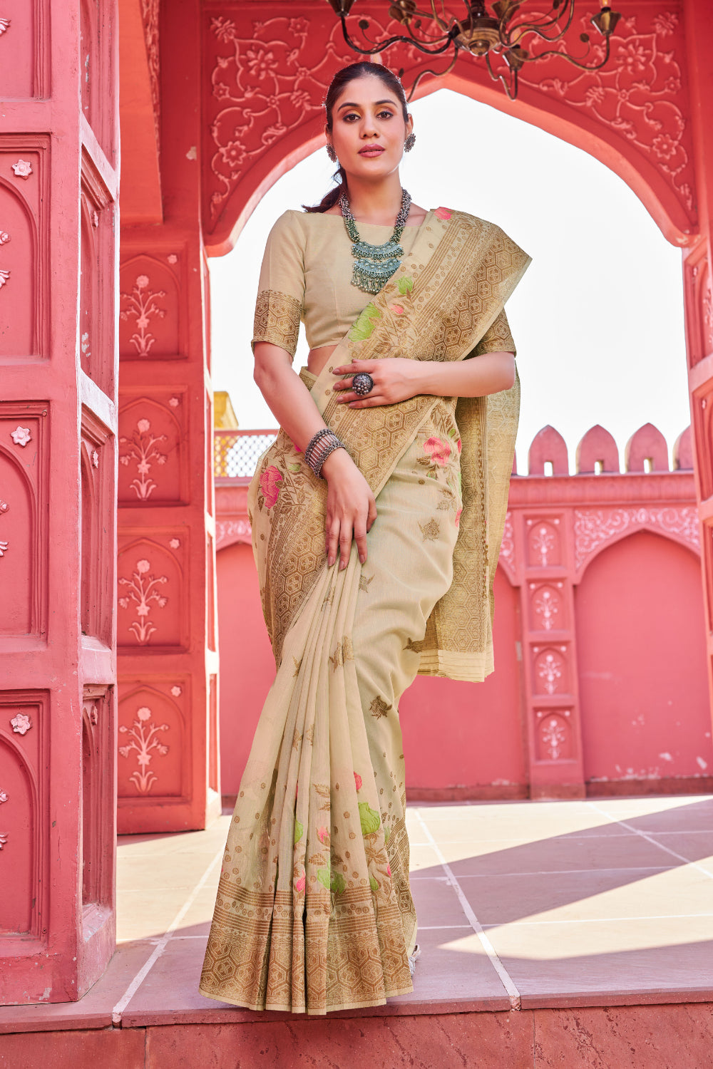 Cream Zari Woven Linen Silk Saree With Matching Blouse