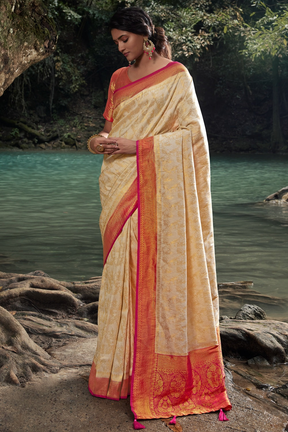 Cream And Pink Kanjivaram Silk Saree With Zari Weaving Work