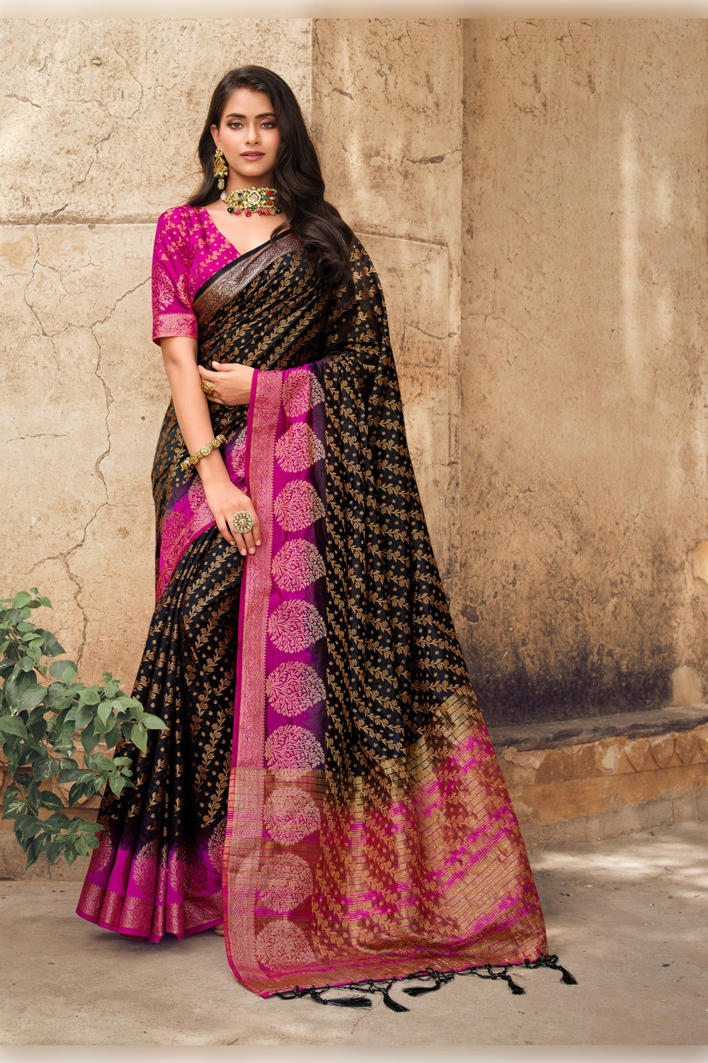 Black And Pink Banarasi Silk Saree With Zari Weaving Work