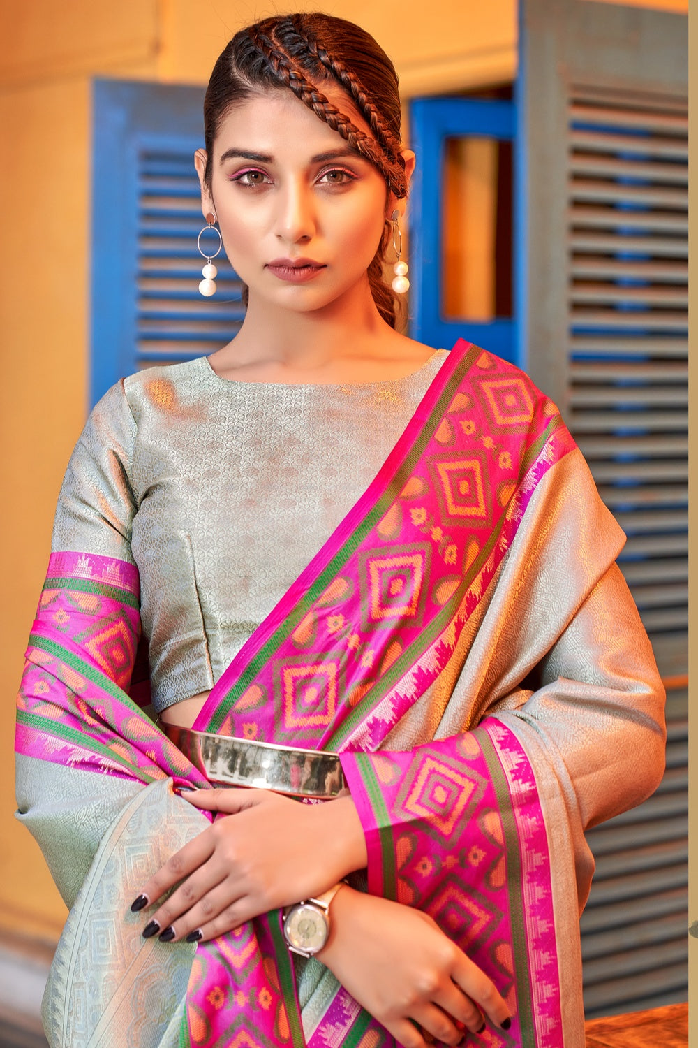 Gray Kanjivaram Silk Saree With Weaving