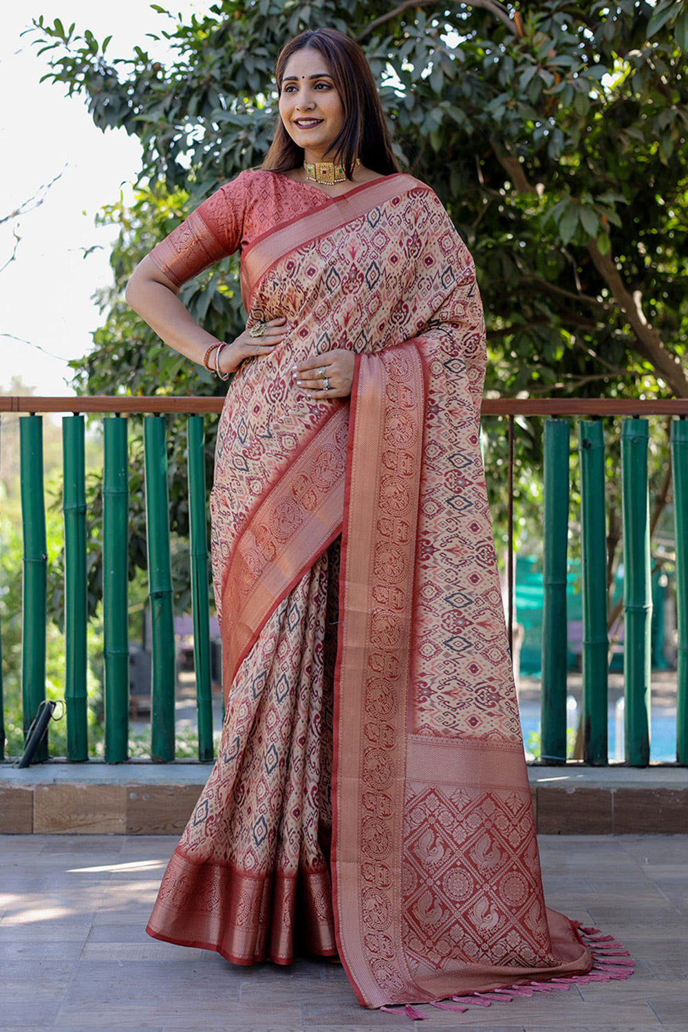 Gajri Pink Dola Silk Saree With Digital Printed &amp; Weaving Border