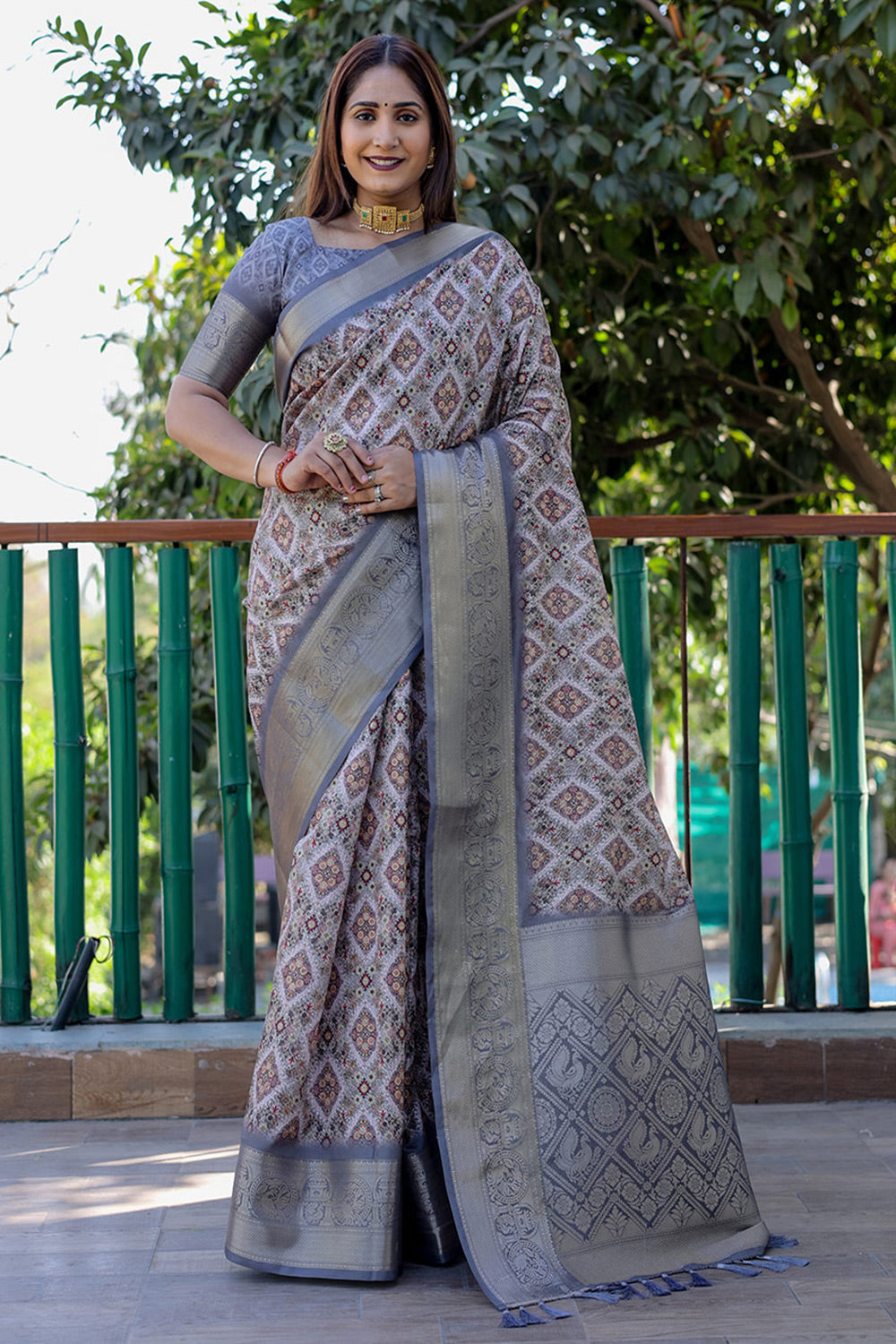 Grey Dola Silk Saree With Digital Printed &amp; Weaving Border
