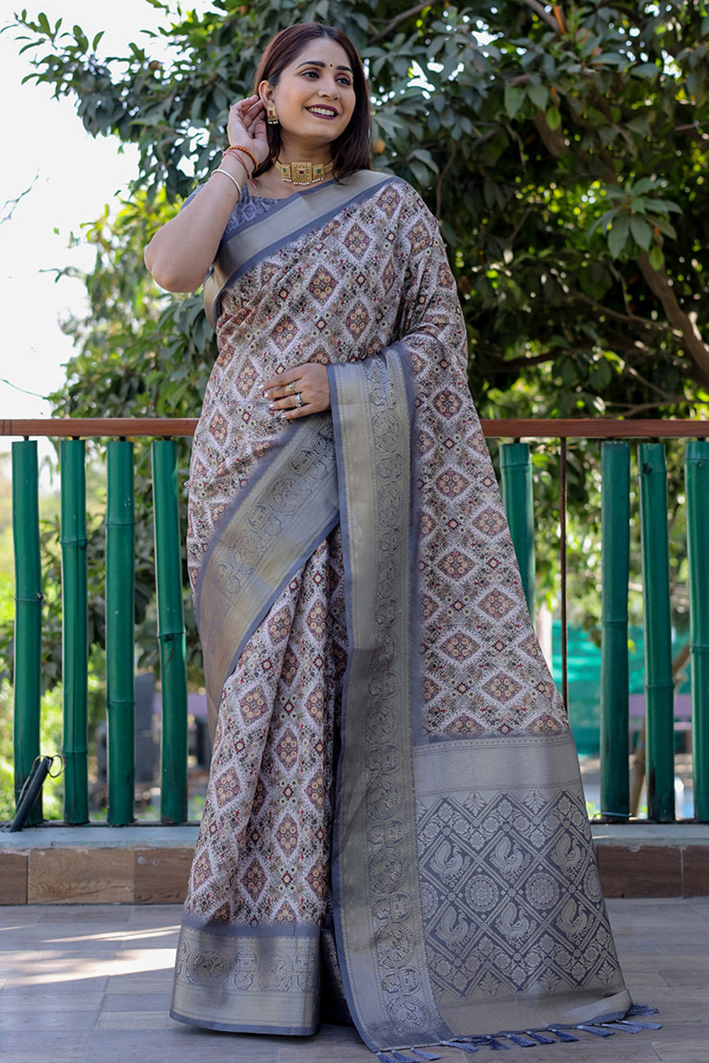 Grey Dola Silk Saree With Digital Printed &amp; Weaving Border