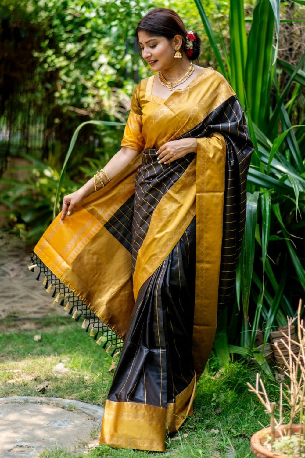 Black &amp; Yellow Tussar Silk Saree With Weaving Border