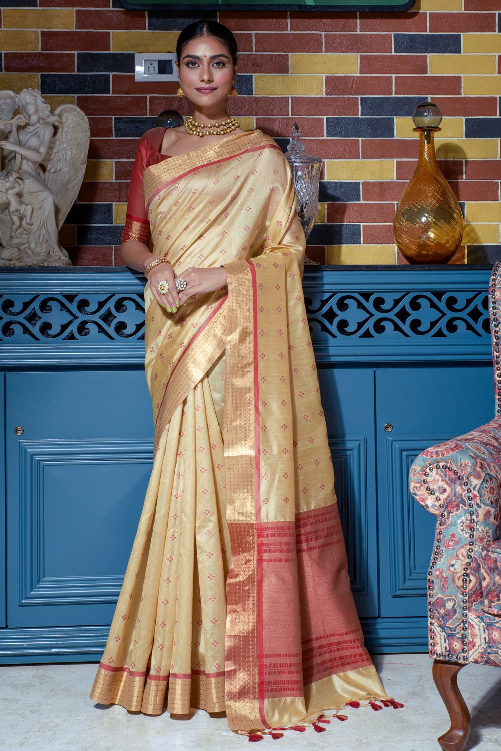 Cream Tussar Silk Saree With Zari Weaving Work