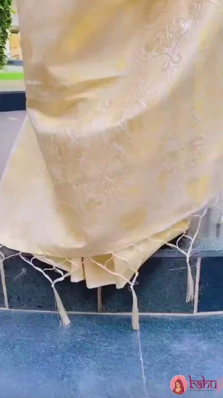 Cream Woven Kanjivaram Wedding Saree With Blouse