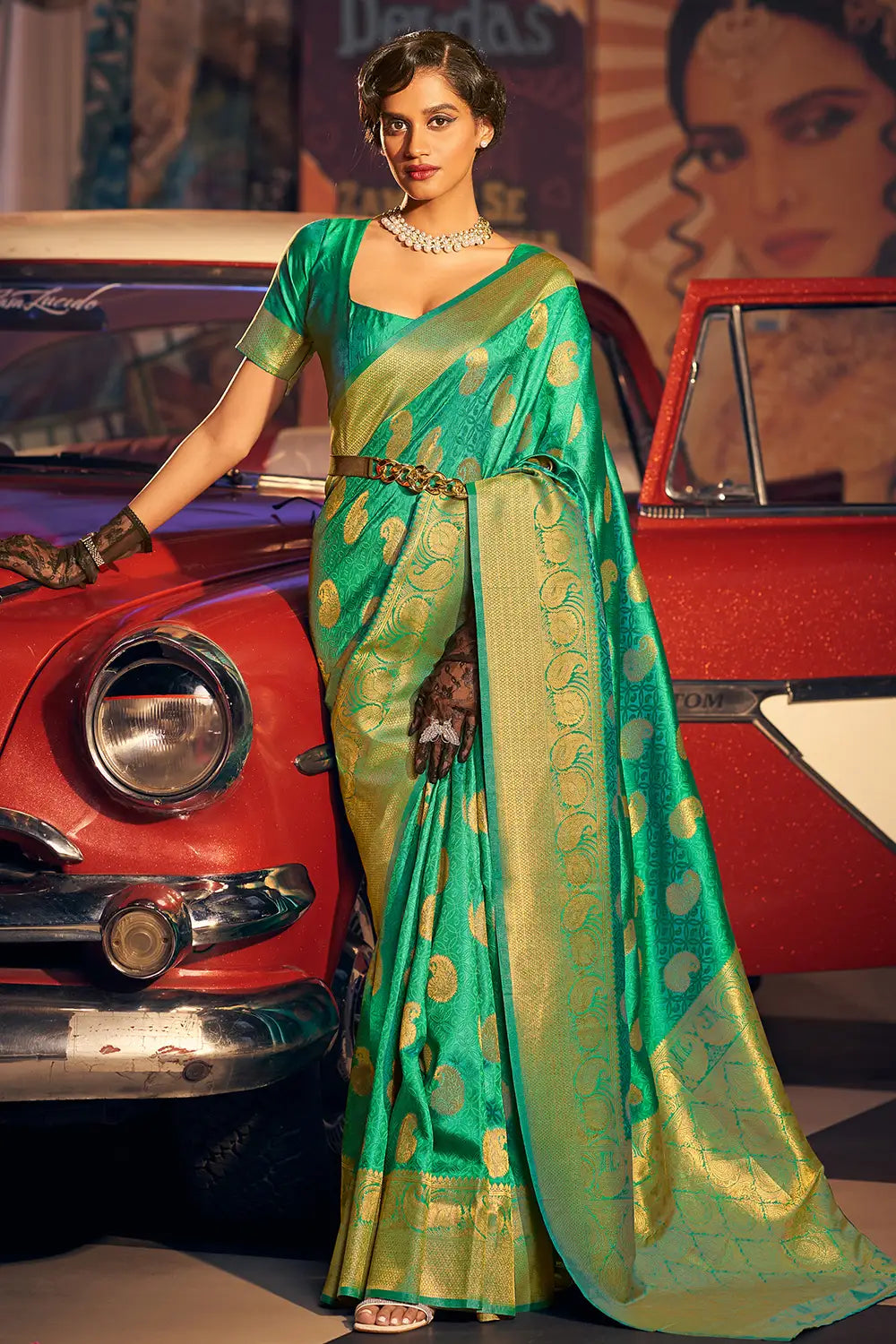 Green Handloom Silk Saree With Zari Weaving