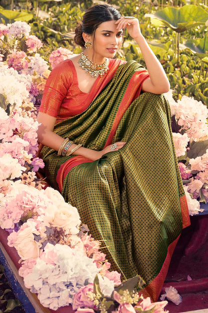 Beguiling Fern Green kanjivaram Silk Saree With Blouse