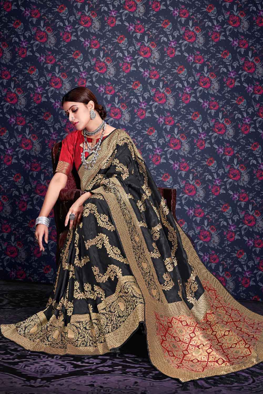 Black Silk Saree With Zari Weaving Work