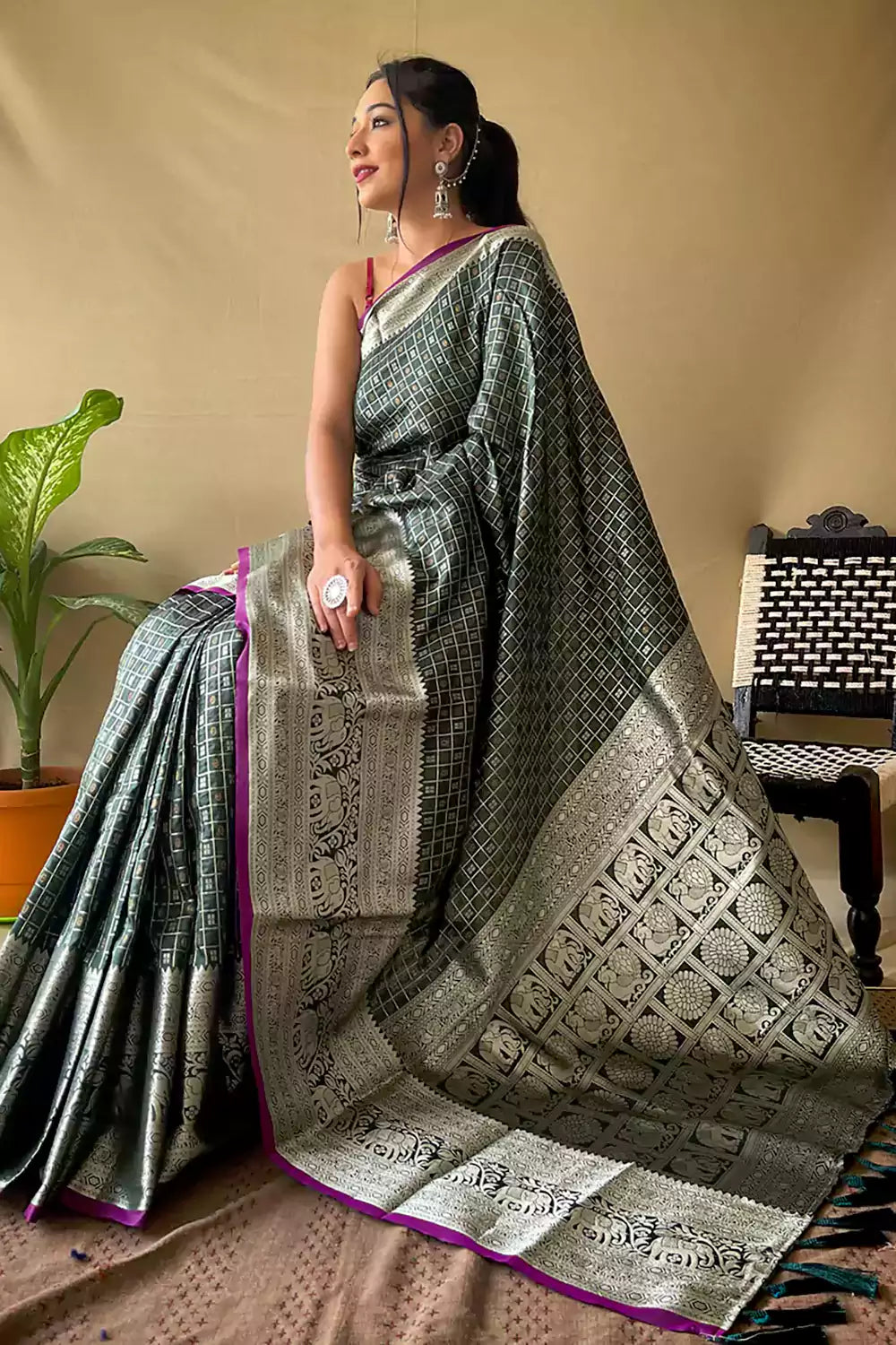 Green Soft Lichi Silk Saree With Weaving Work
